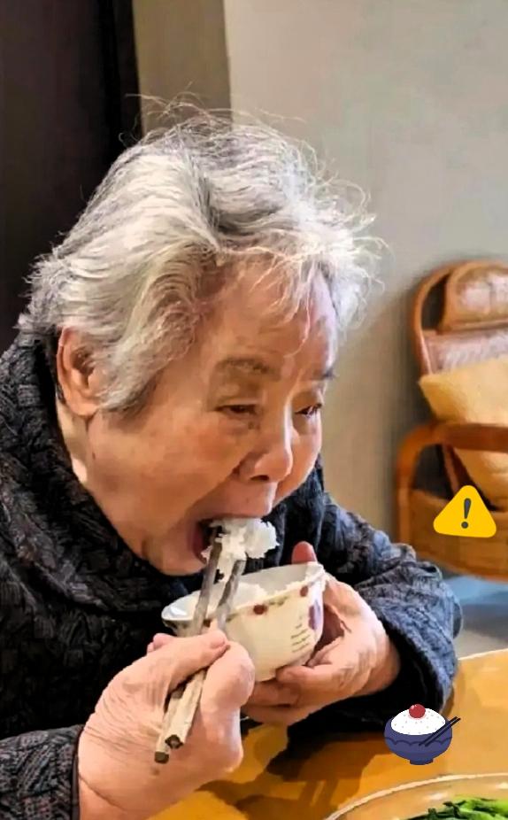 一百块，照出了婚姻的双标。老公的大姨来我家，吃完饭，老公说大姨老了，让我给