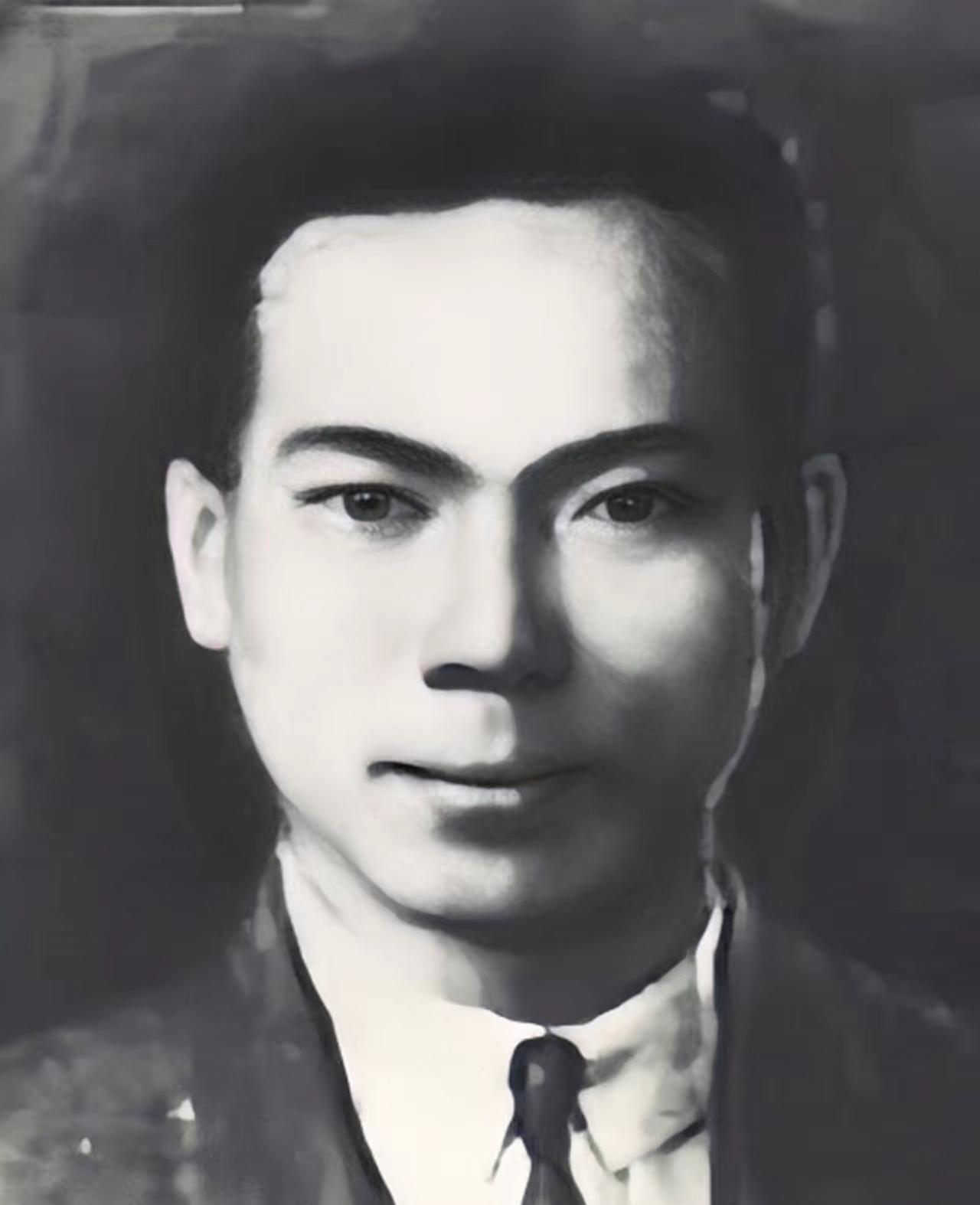 陈延年被押赴刑场，刽子手喝令他跪下，他不跪。刽子手松手挥刀时，陈延年一跃而起，刽