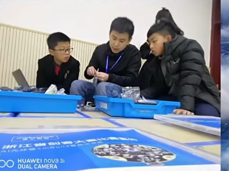 2026高考一卷数学唯一满分，徐可同学小时候的照片曝光，从小帅到大。猜猜，第一