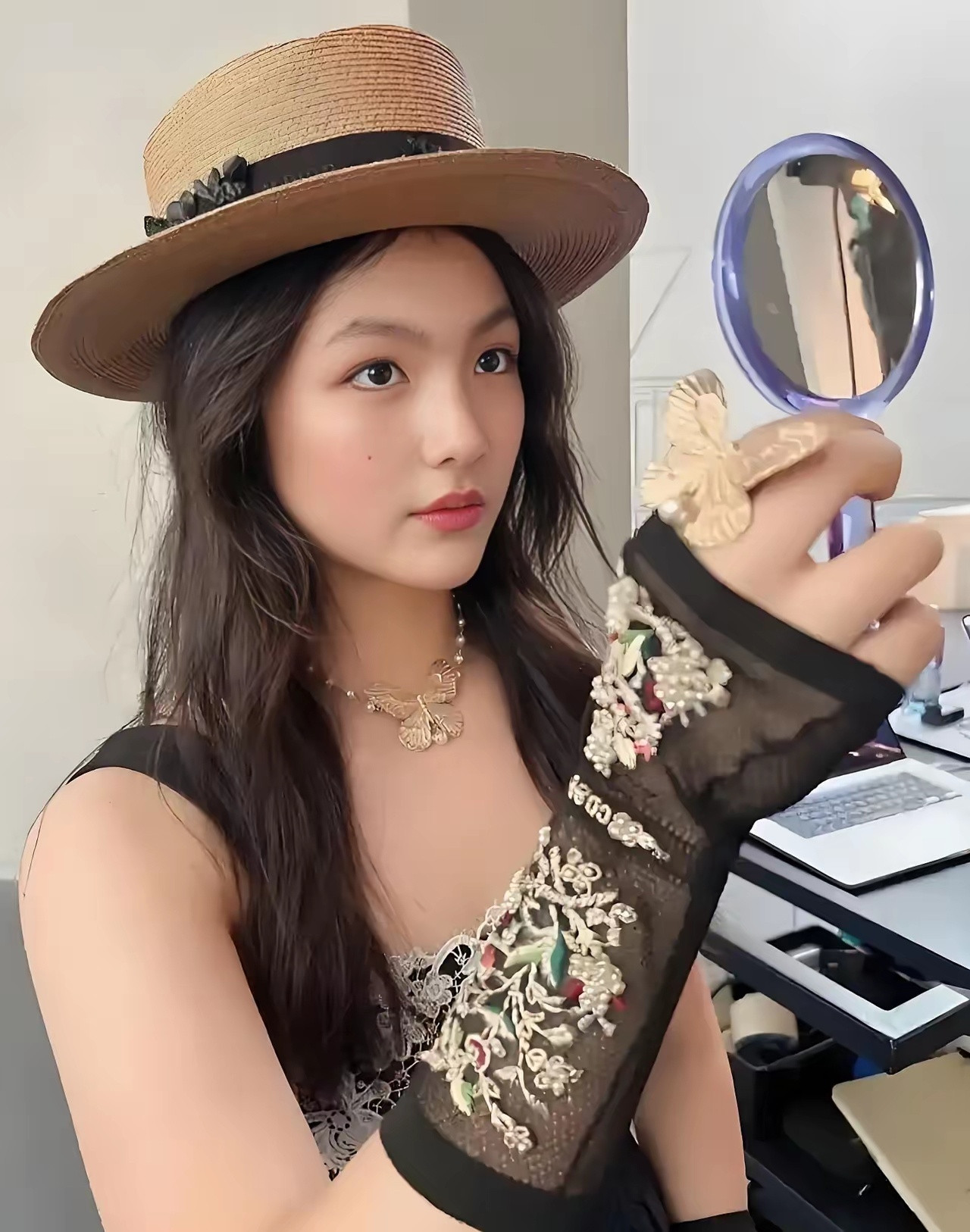 王诗龄估计这会儿都烦死了，不仅李湘没想到，就连王诗龄自己都琢磨不明白，母亲为啥会