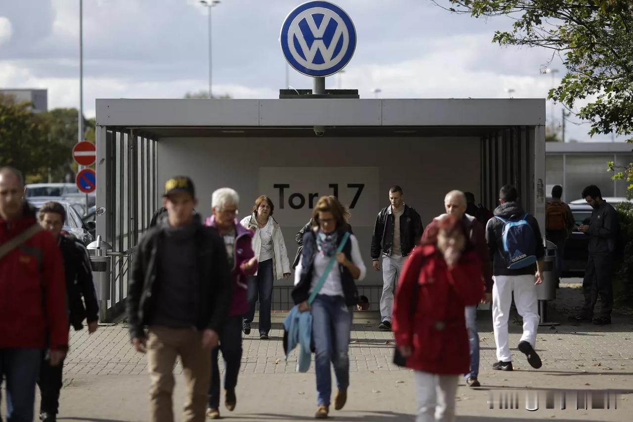 【彭博社：德国各行各业的巨头坚持与中国联系在一起】柏林时间2025年11月17