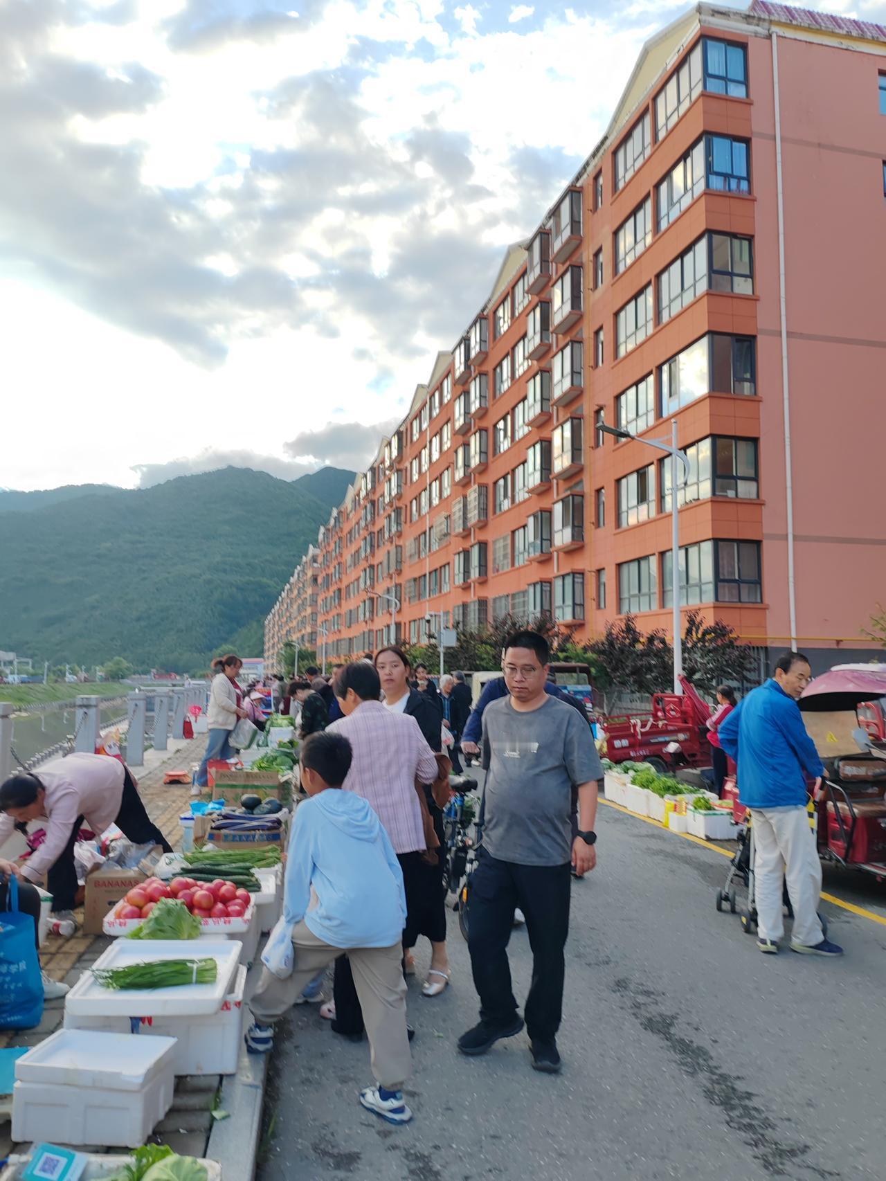 很早就知道，陕西太白这个地方，自己种植的蔬菜非常有名气，而且新鲜。这几年夏天