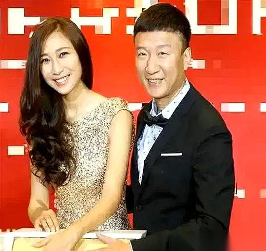 “我觉得我们不合适。”就这一句话，像一盆冰水，从丁嘉丽的头顶浇到脚底。她还举