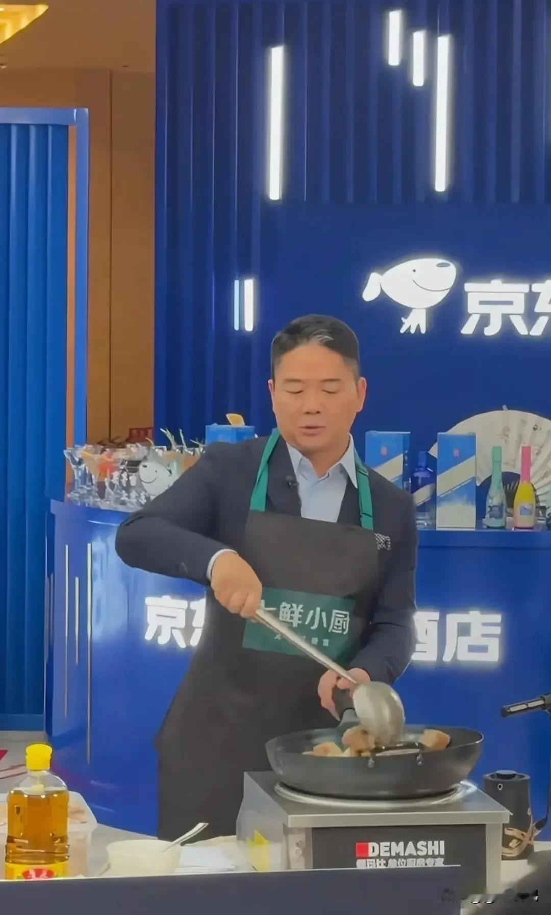 这个不能让老婆看到，大老板回家也做饭，这么穷，还不做饭。问题出在哪里了？