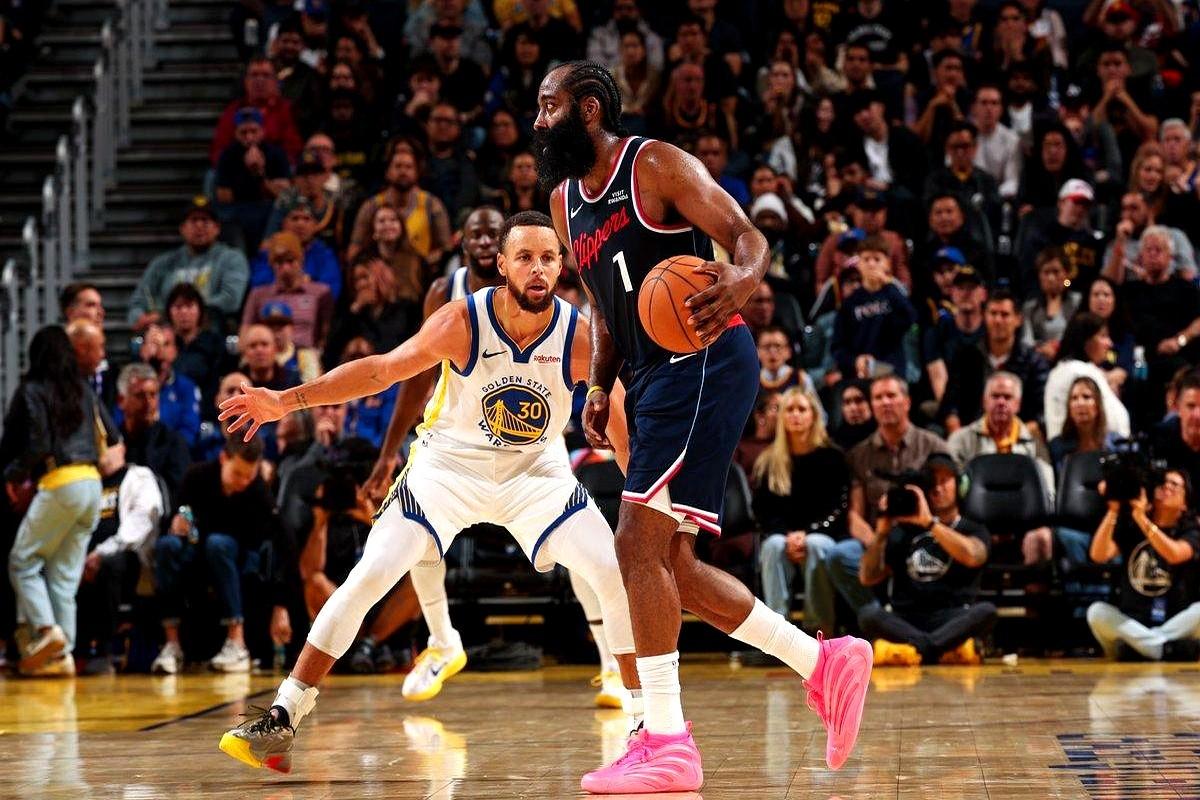 谁能想到，毁掉勇士王朝的，不是对手，而是格林自己挥出的那一拳。那一拳打下去，