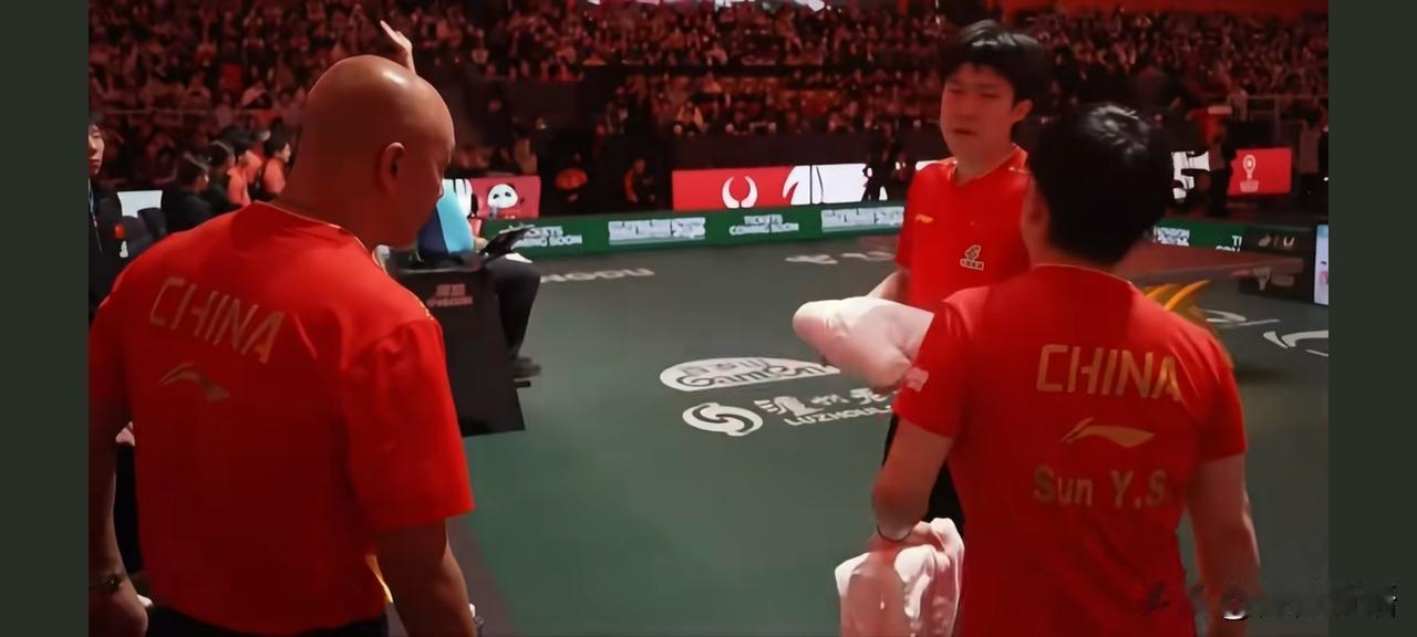 王楚钦今天又得打两场比赛了。今天中国队对阵日本队，第一盘混双王楚钦/孙颖莎3-