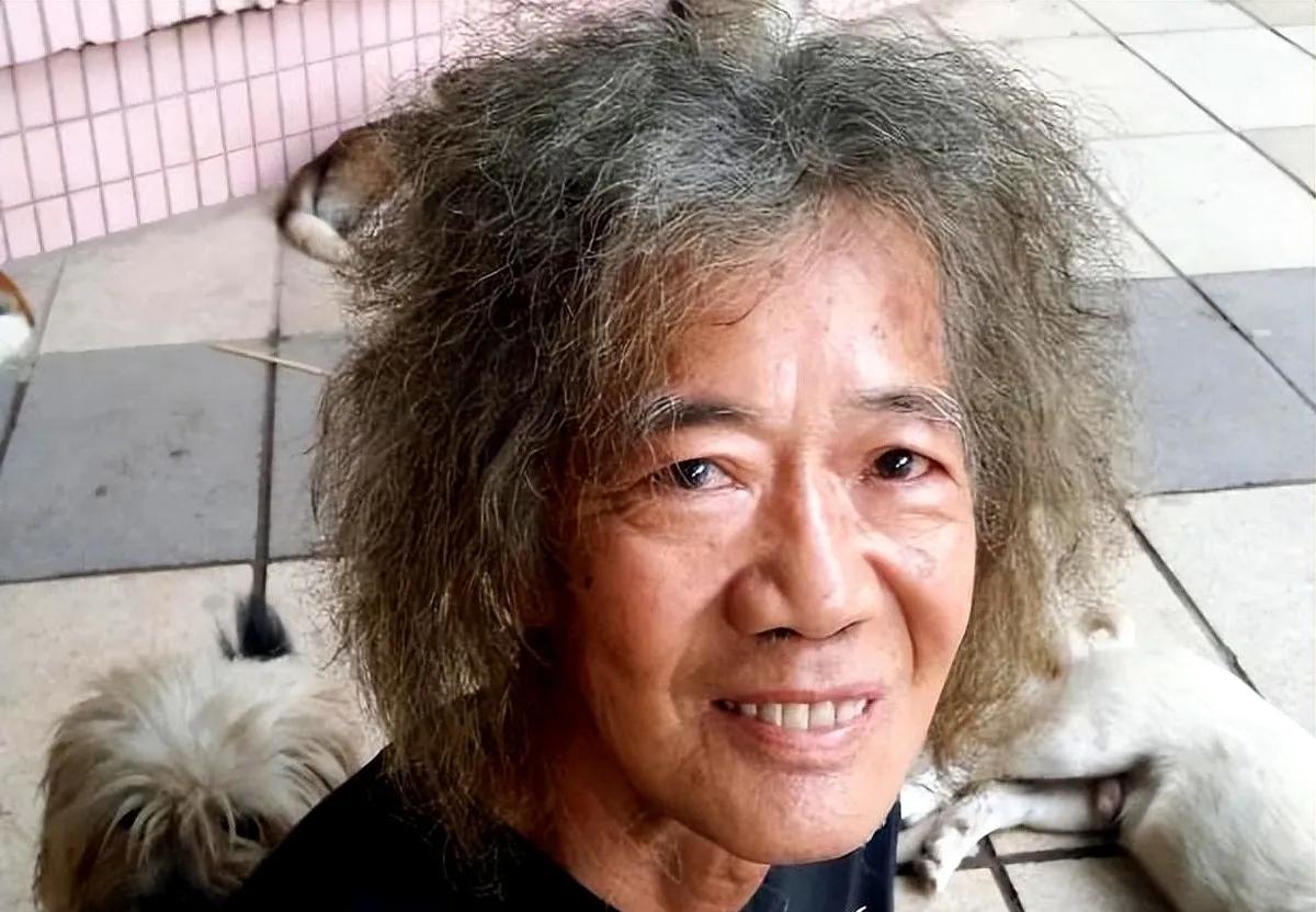他叫郑六三，香港太子爷。八十年代末，他爹死了，给他留了五千万港币，现金。今天，他