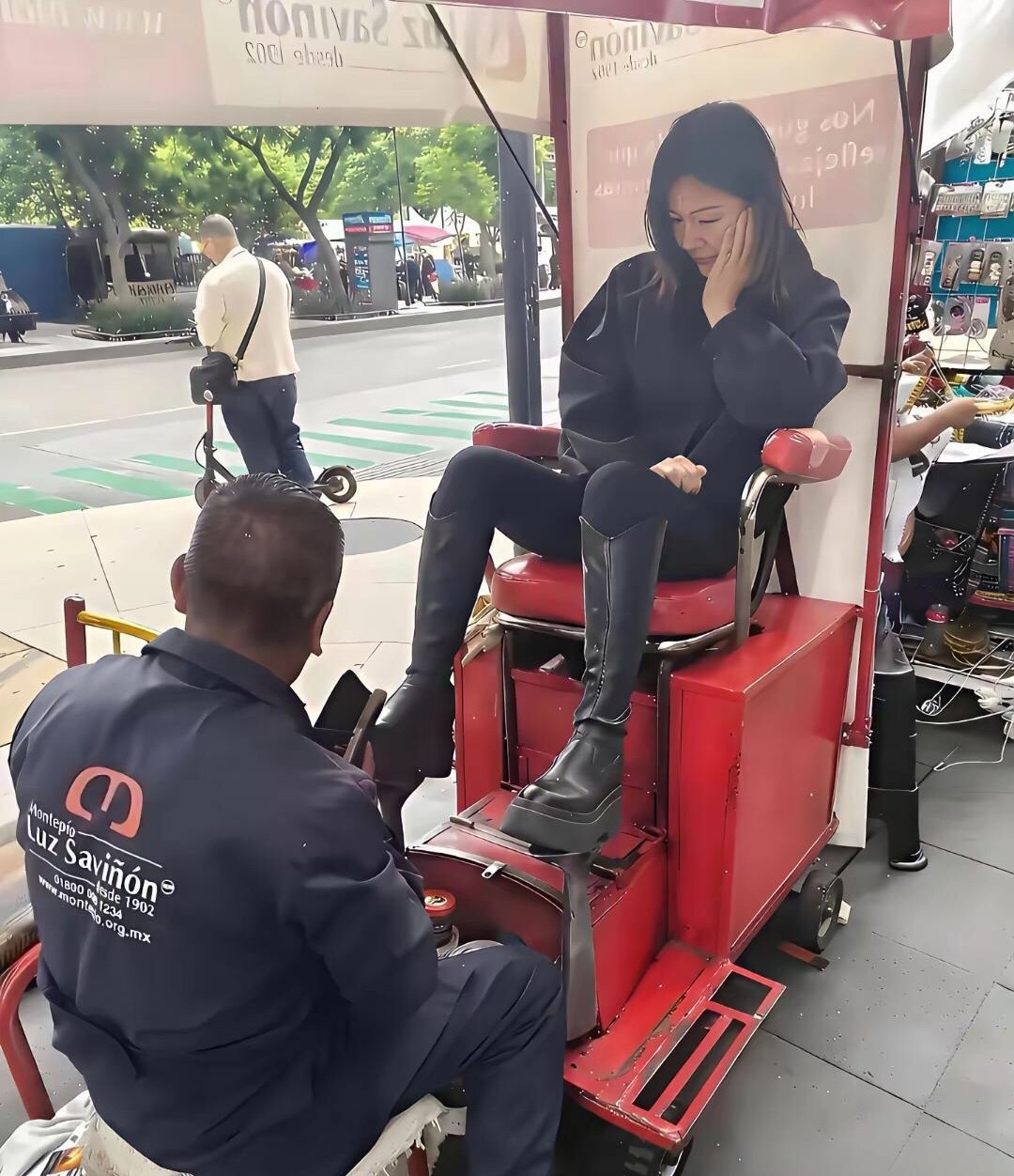 这个擦鞋的座椅很会设计