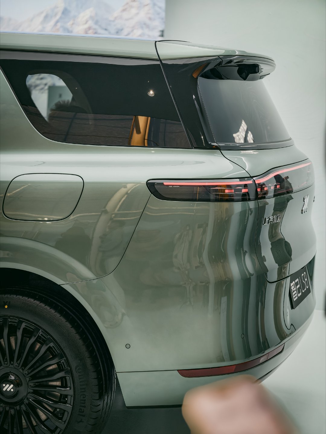 智己LS8今日正式上市来看智己LS8今晚是“自己”人你们觉着价格还会有惊喜嘛？