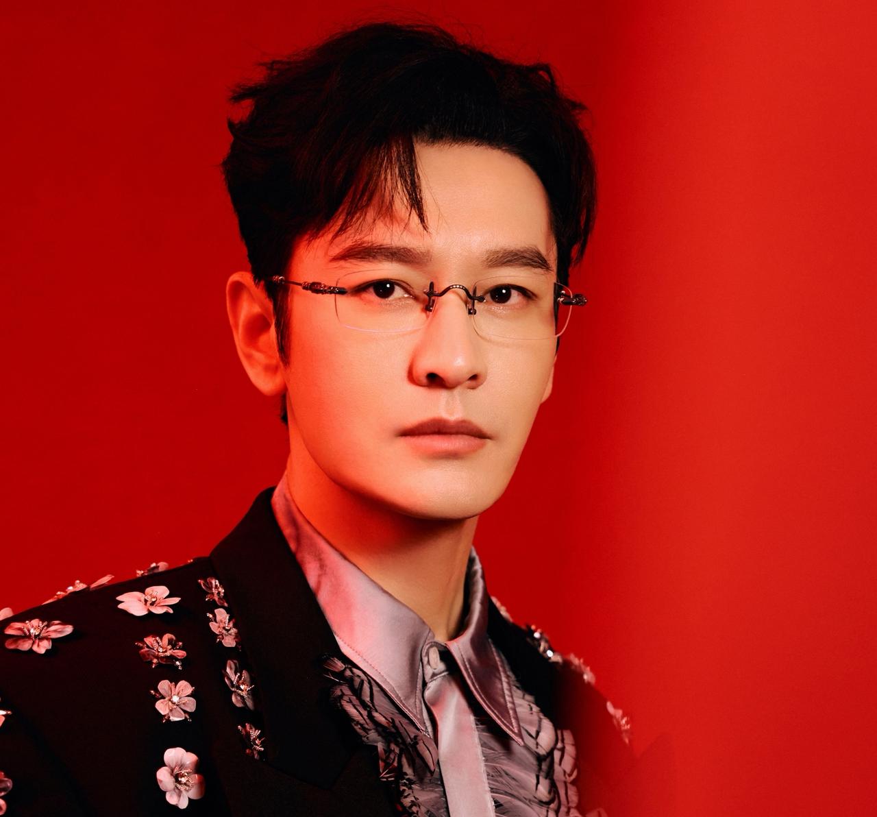 黄晓明真的火上人民日报了。靠的不是俊朗的外形，也不是所谓的表演功底，而是靠的