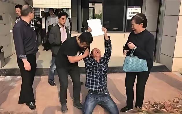 1996年，5名无辜青年蒙冤入狱，被关押了21年后才无罪释放，令人惊讶的是，5人