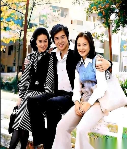 把这张1976年的老照片，甩到现在任何一个流量小生面前，问他，你服不服？讲真，