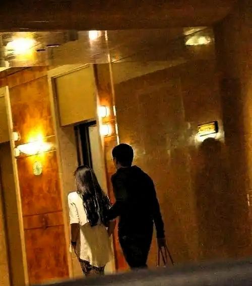 太冤了！山东淄博，女子背着老公和男子去酒店开房，不料，两人刚要进入主题，女子老公