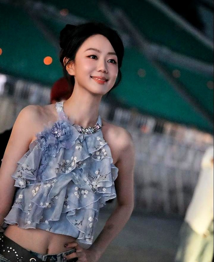 当年中传同班专业前三的班长冯禧，毕业才几年，居然成了全班发展最让人唏嘘的一个同届的冯琳成了东方卫视当