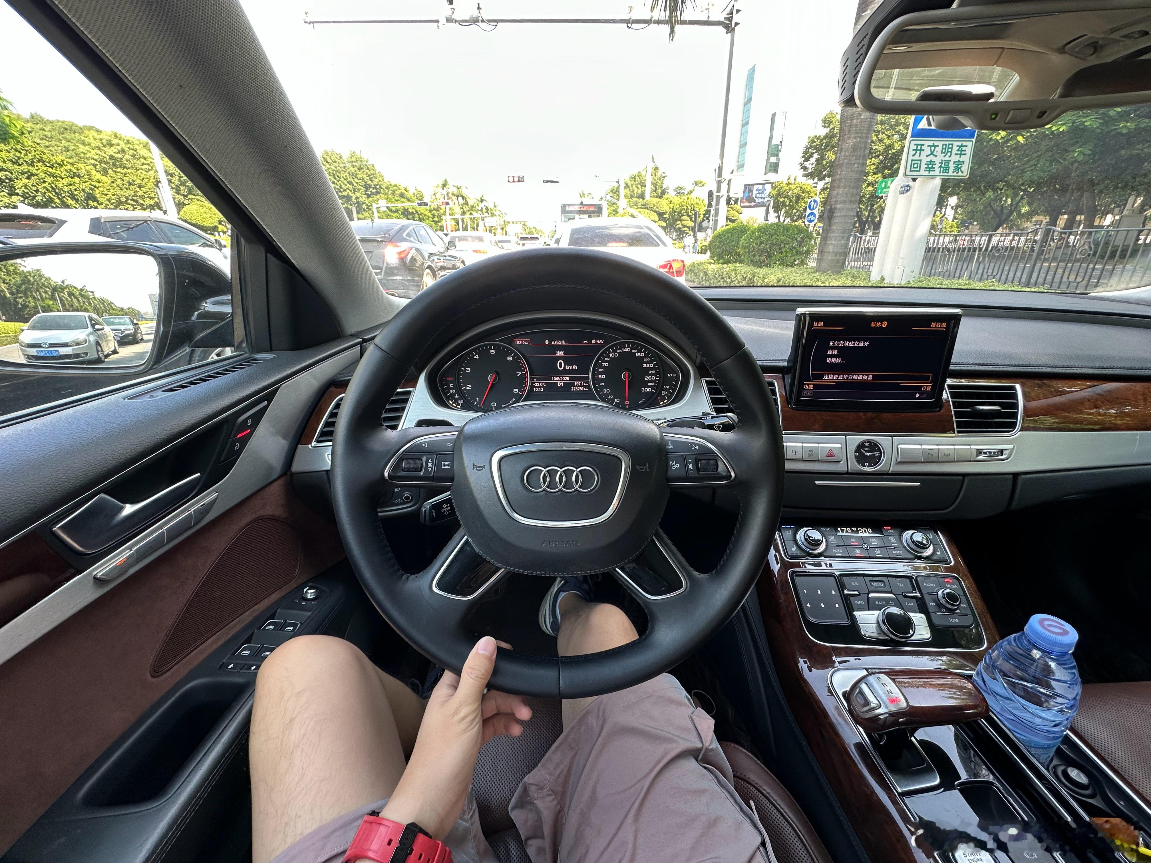 开老A8去给原车主看车，车整备好了原车主又想买回去[捂脸哭]​​​