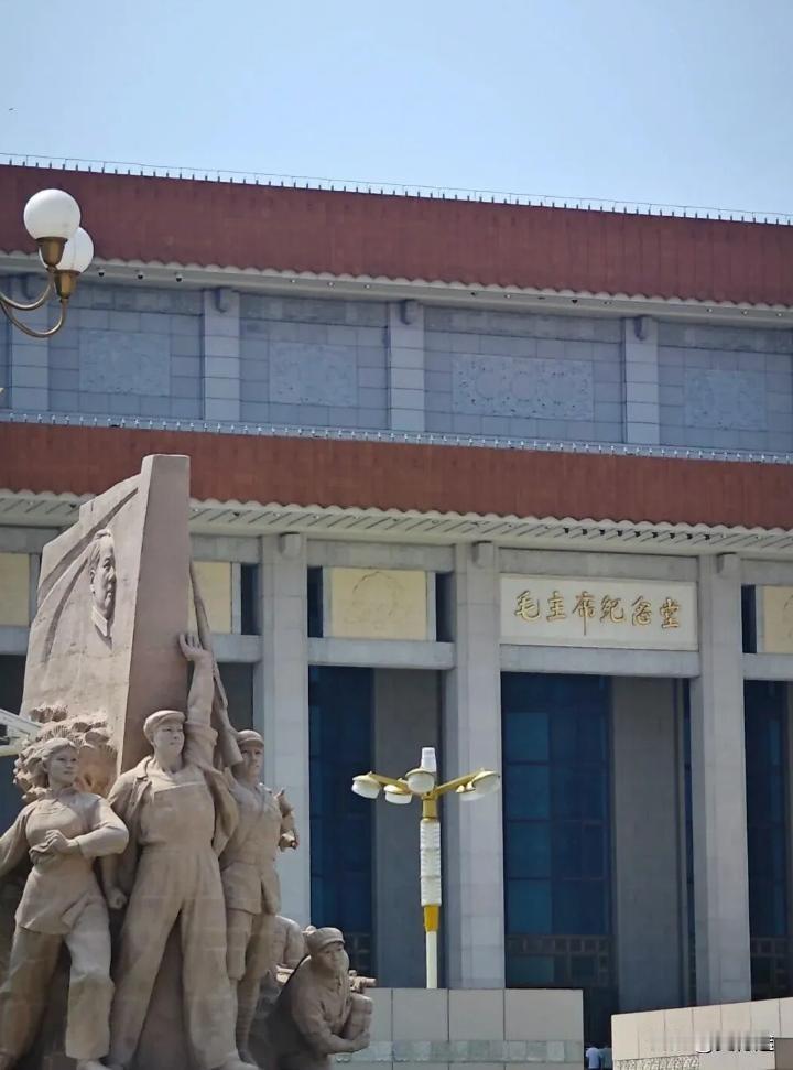 有人说“建这个纪念堂，我是不赞成的，这也并非毛主席的意愿……”我认为这个说法欠妥