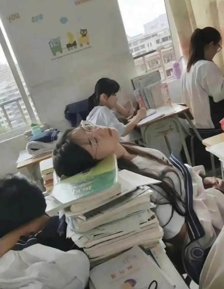 上课睡觉是需要资本的……