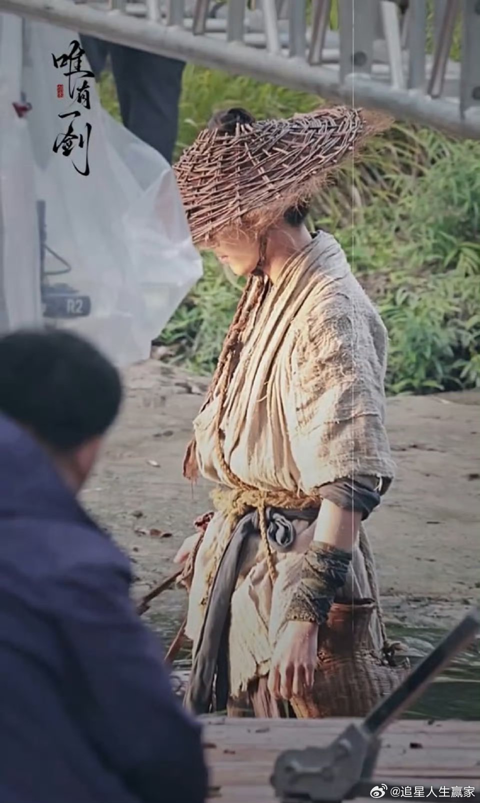 吴磊《剑来》饰演陈平安试拍路透造型来了，这身粗布麻衣还挺有质感的，而且眼神也很对