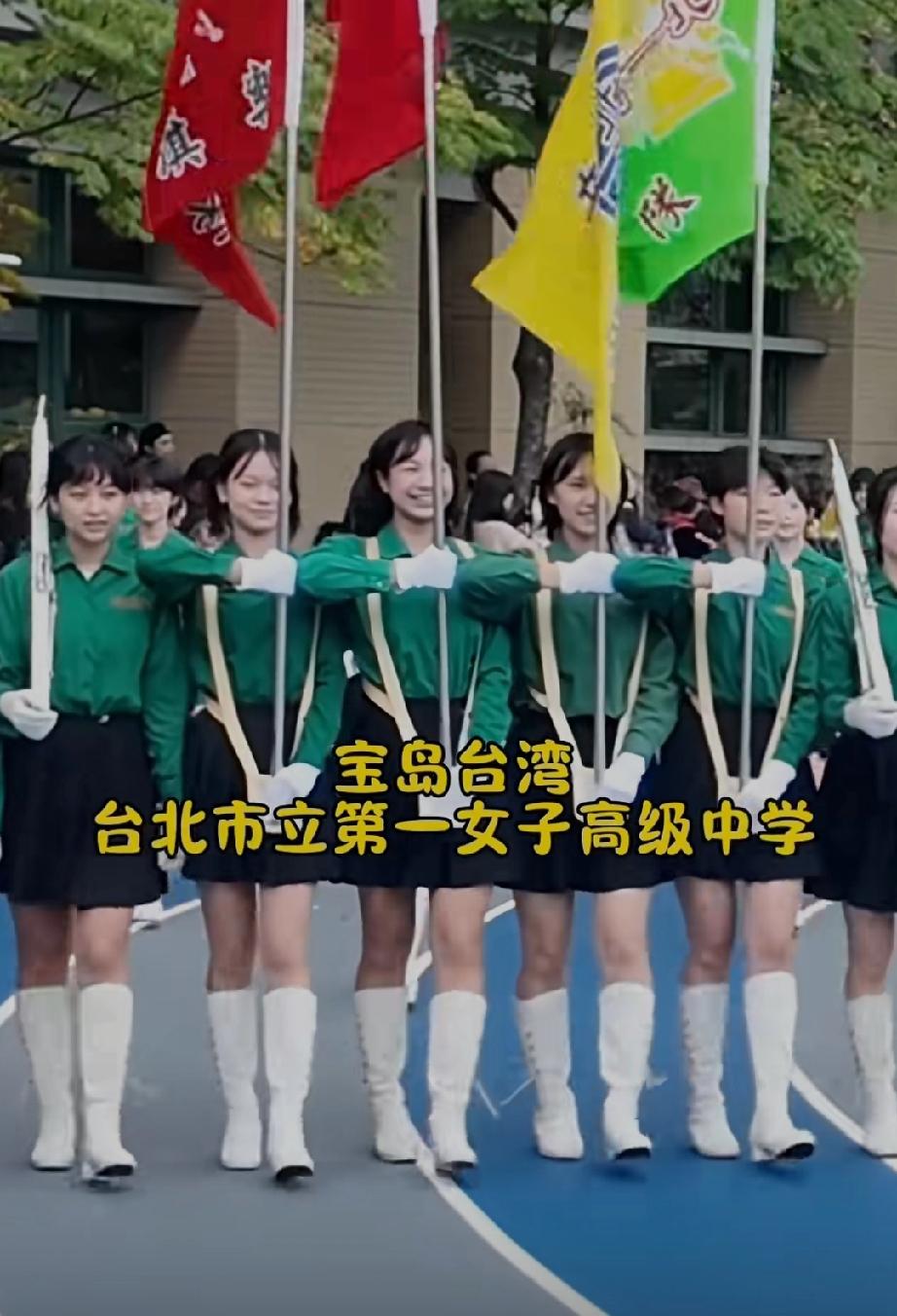 她们为什么笑得这么开心？