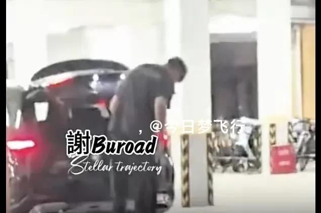 广东队小将黄明依已经归队！今天消息：来自球迷朋友发布的视频显示，流言申请离队的