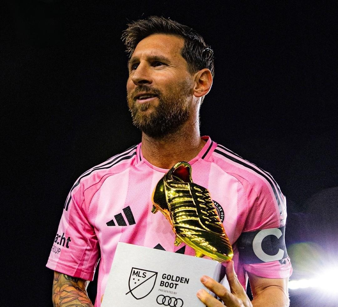 迈阿密国际引援方面，又开始各种操作溜人了。目前门将方面，沃诺要离开的话，就剩乌