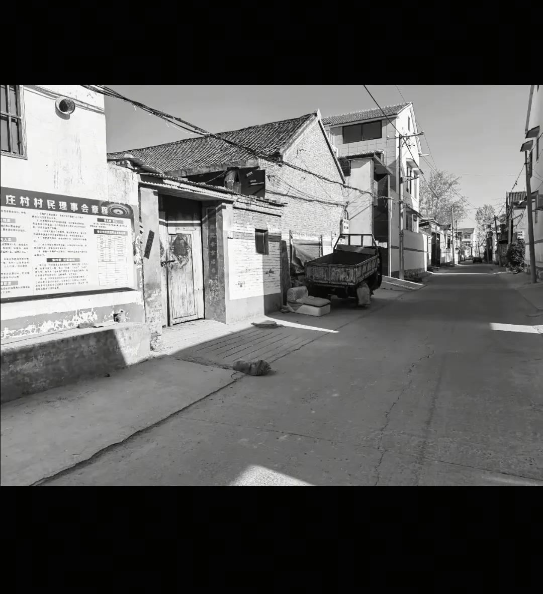 贫穷的真相，99%的人都想错了穷的真正含义《贫穷的本质》里面有个观点，让我倒