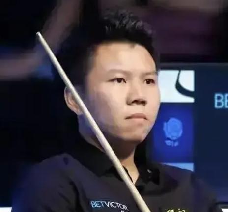 单局逆转，周跃龙6-3领先艾伦养子麦奎根！斯诺克世锦赛资格赛第三