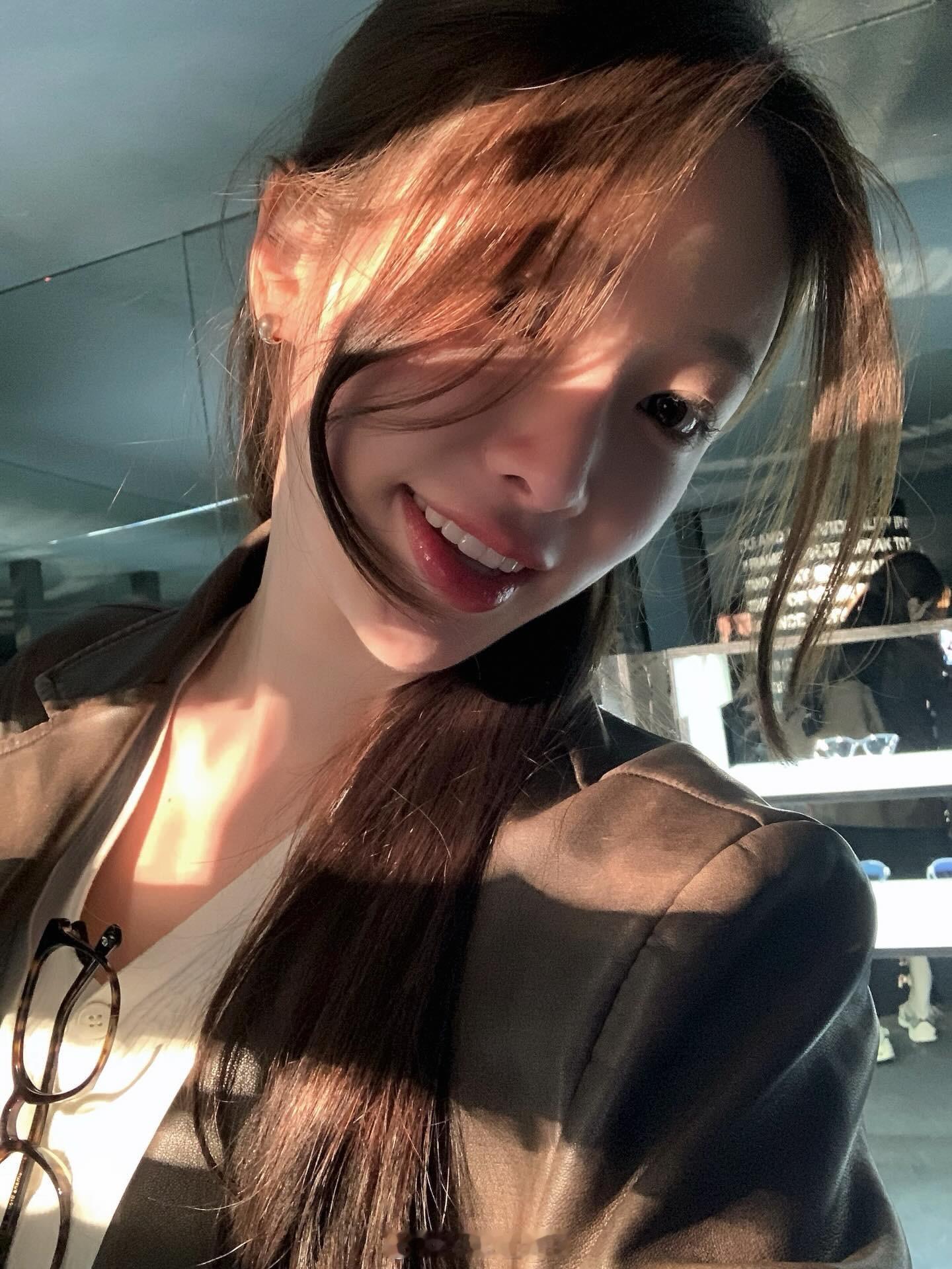 换乘恋爱朴智贤ins更新