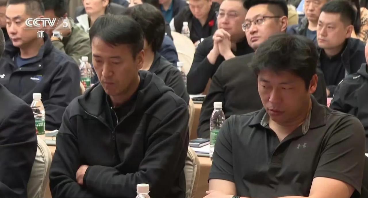 陈方想要在天津女排“站稳脚跟”不妨求助施海荣。陈方能提前晋升天津女排主教练，得益