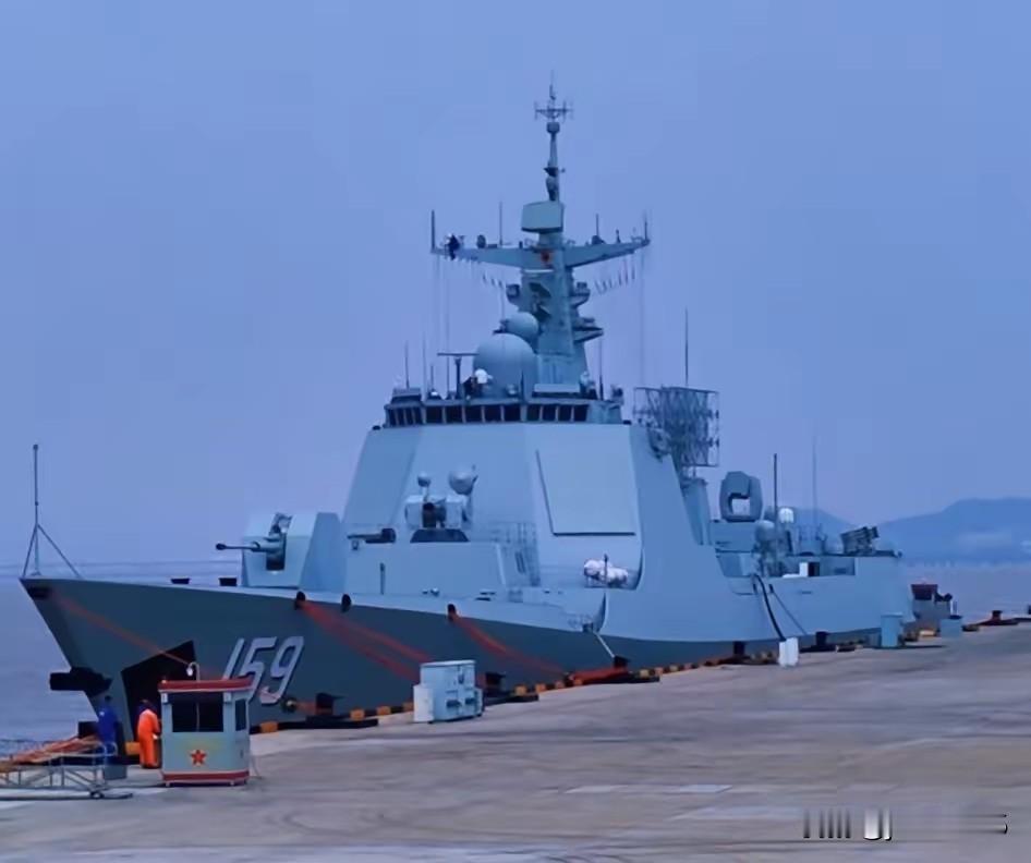 159号日喀则舰已经刷号，或已正式服役！一艘最新批次的052D型驱逐舰已刷号，