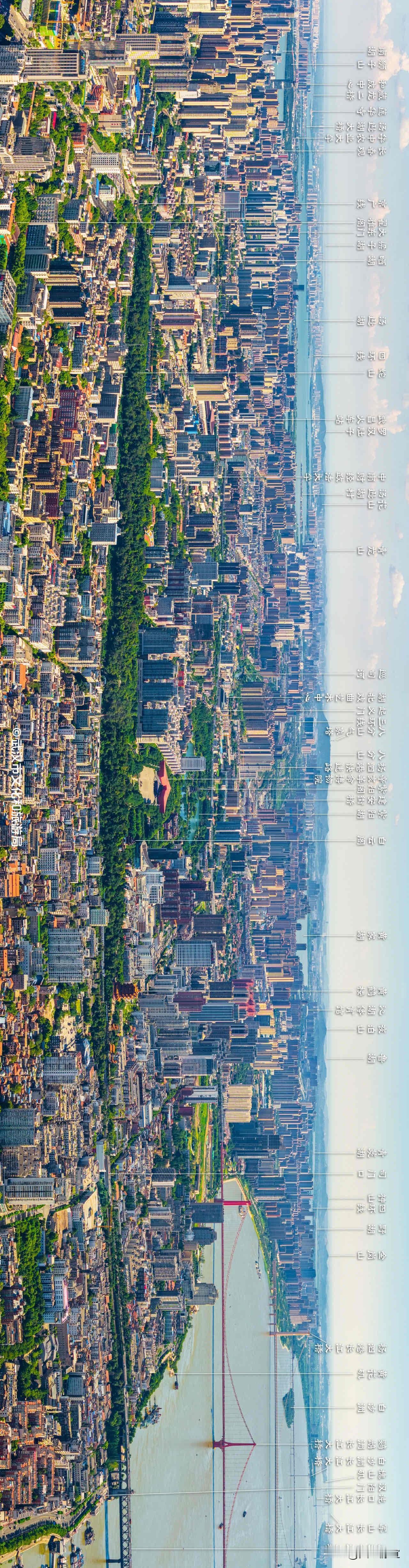 武汉市全景图，这视野也太好了吧，图源见水印……