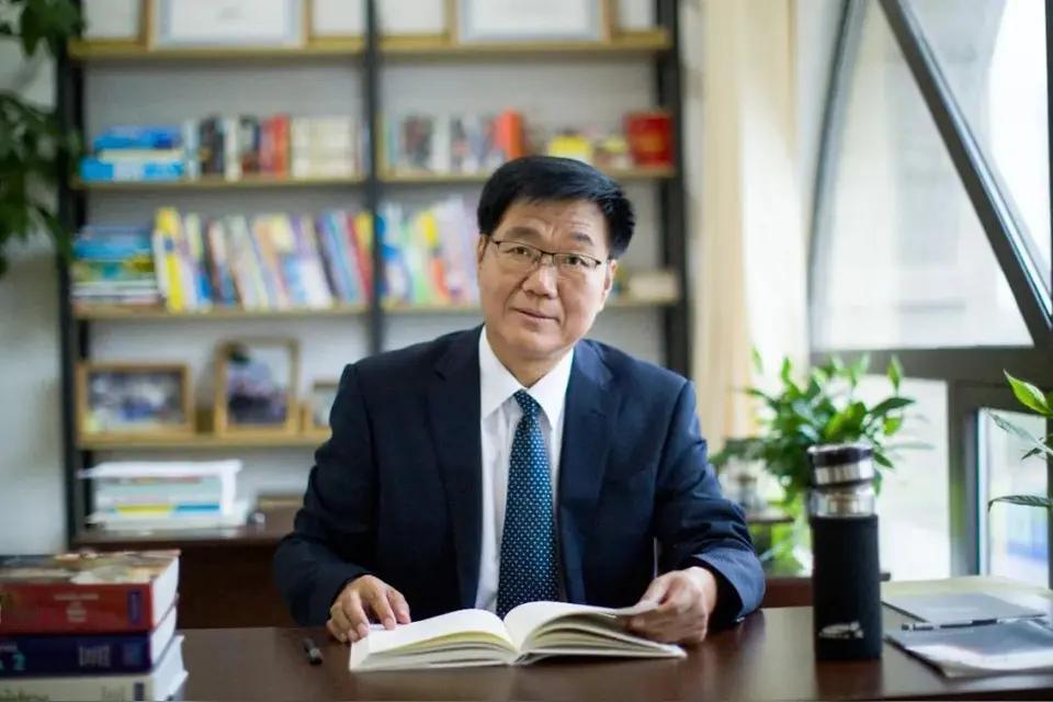 名校长民办办学如今都不牛了十年前，一批知名校长凭借出色的教育管理能力，深耕