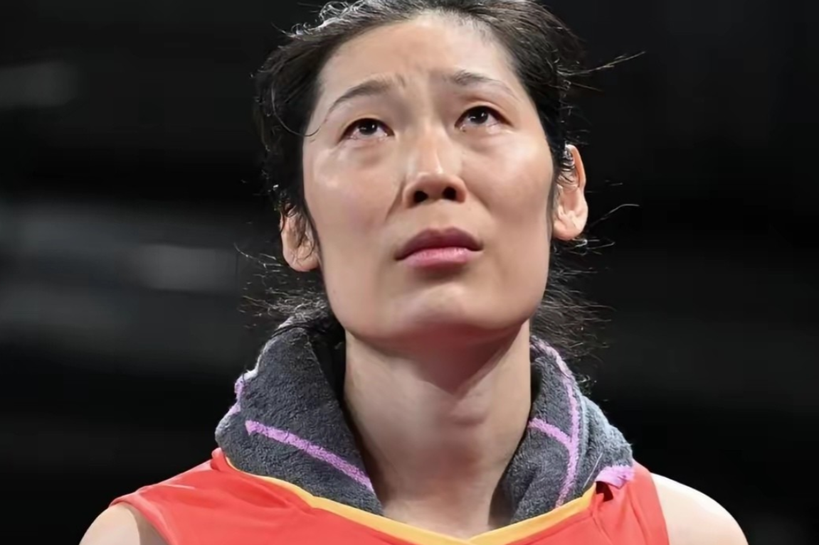 朱婷能不能回中国女排，蔡斌说了不算，赵勇说了也不算，得问问排协中心主任赖亚文。说