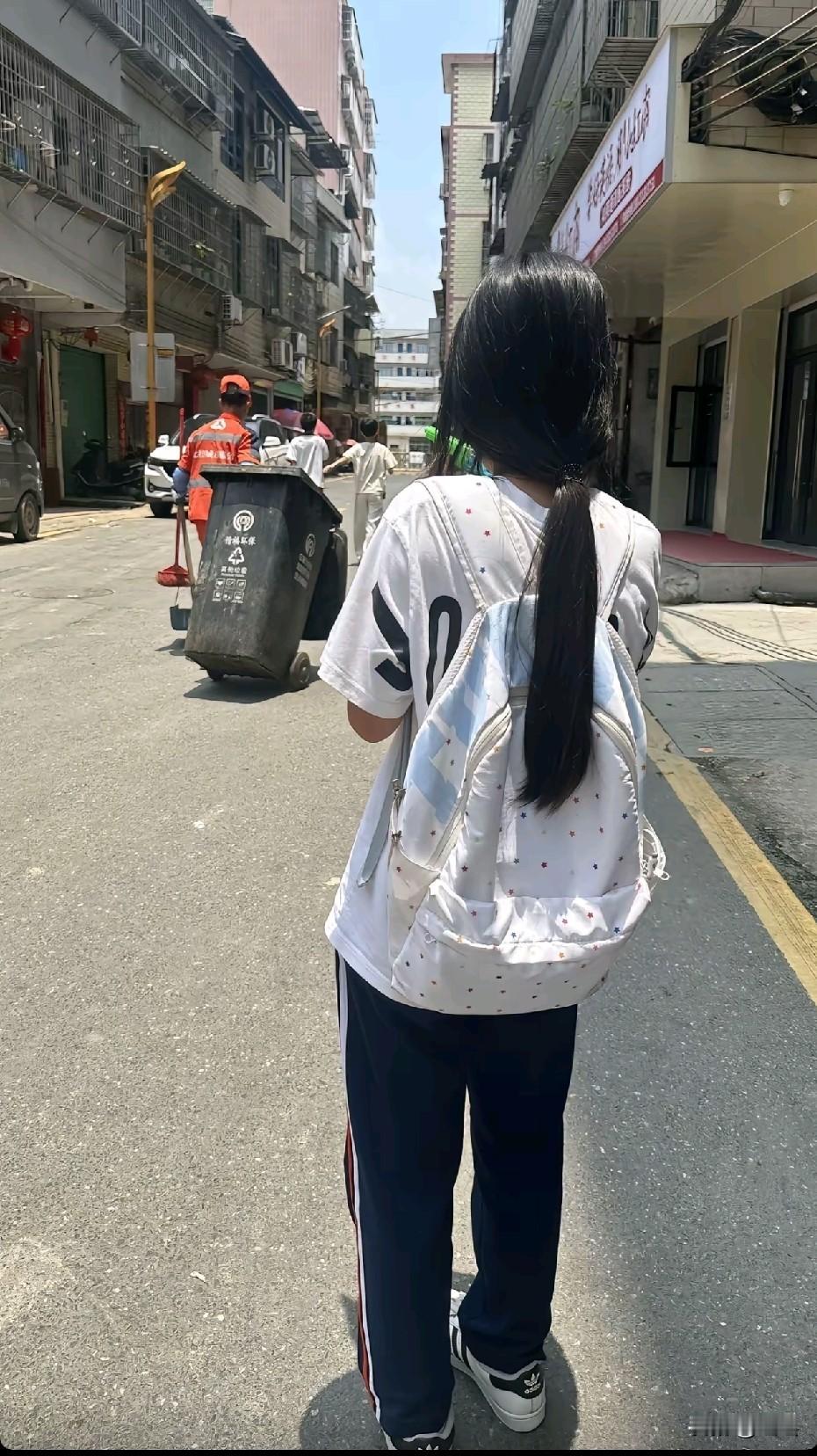 下次再见，就是你穿厂服了[呲牙笑]