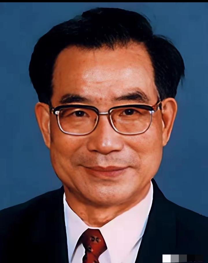 中国核反应堆及核电工程专家，中国科学院院士、俄罗斯工程院外籍院士，中国核工程公司