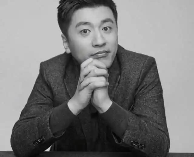 张雪峰去世头七，公司总经理发文承诺，亲口透露对张姩菡安排，更惹人泪目的是，武亮回