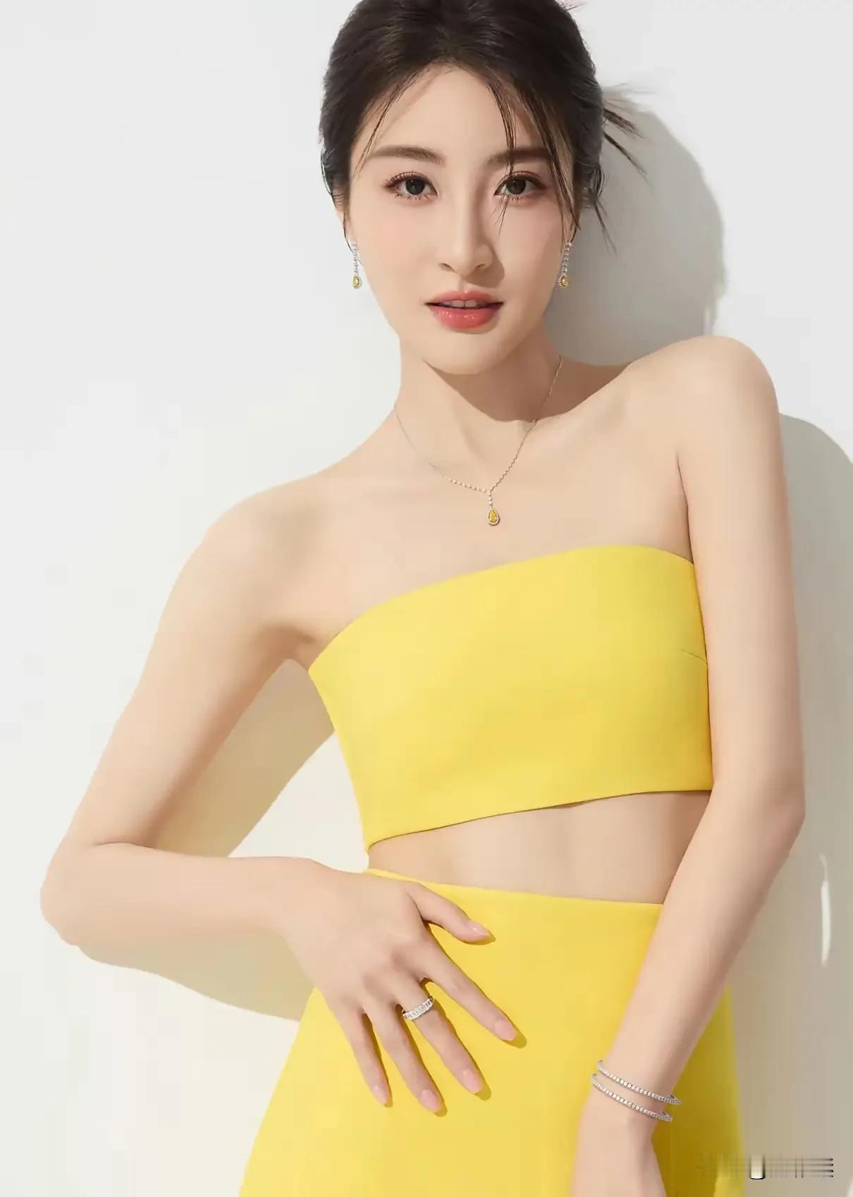 《大生意人》里演慈禧的这位演员，身上最有意思的还不是她和陈晓是老同学，或者嫁得好