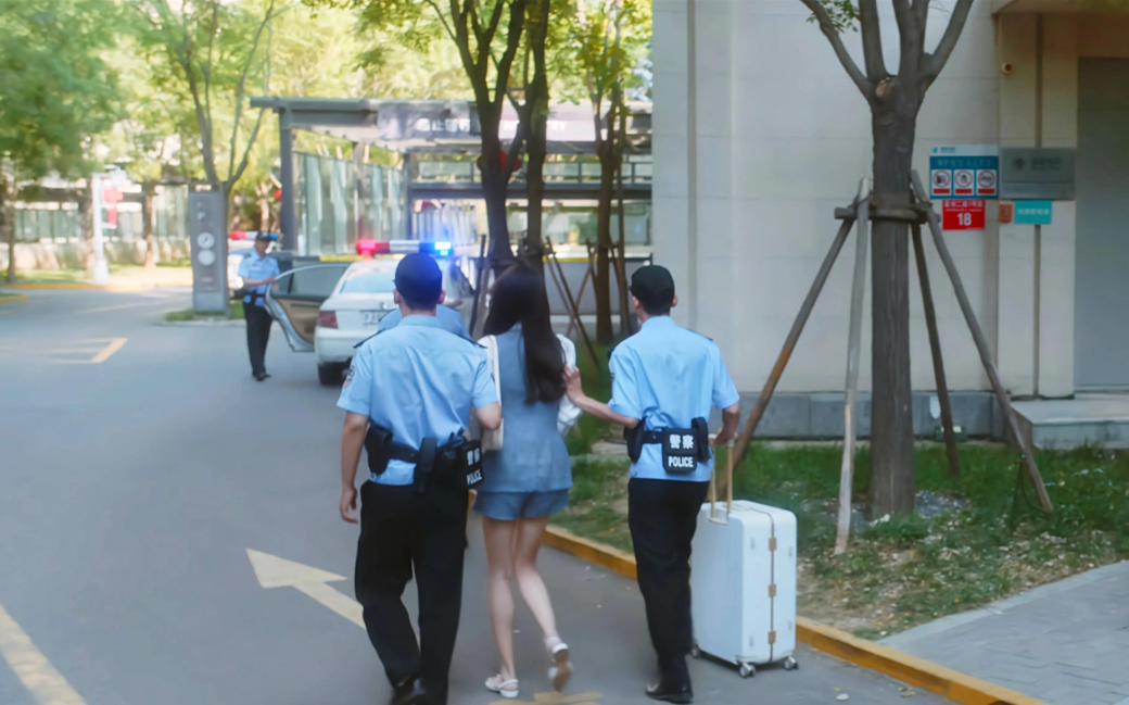 陕西西安，男子33岁还单身，某Q上突然有女娃主动加他，两人聊了几天奔现，女娃带男