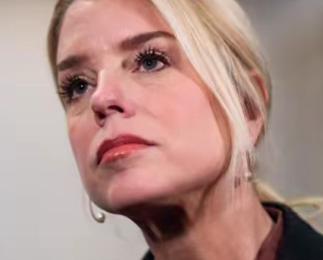 美国多家媒体同时曝料：美国总统特朗普居然要把司法部长解雇，甚至更加离谱的是，特朗