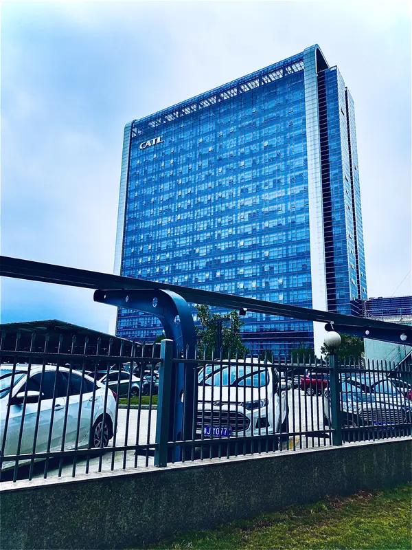 小米成立电池制造公司未必是要挑战宁德时代车企做电池，不一定是为了彻底取代供应