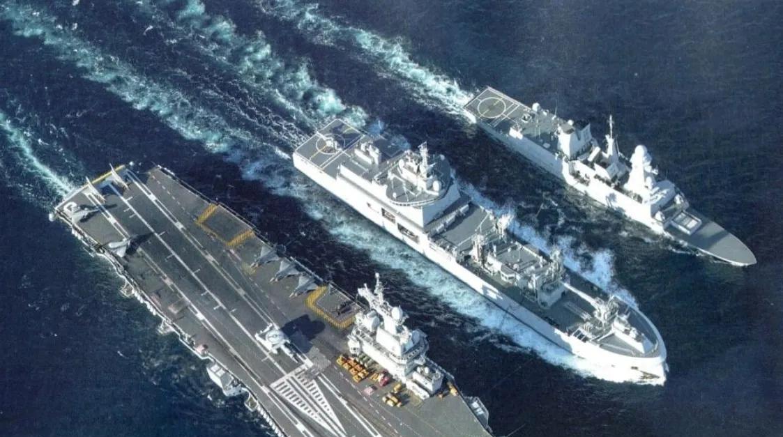 法国航母在南海被四十多艘中国军舰围着转，这次行动让法国吃了不少苦头法国的戴高乐