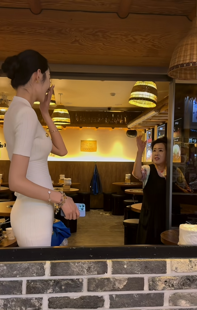 猜猜此刻大妈心里的想法[doge][doge][doge]