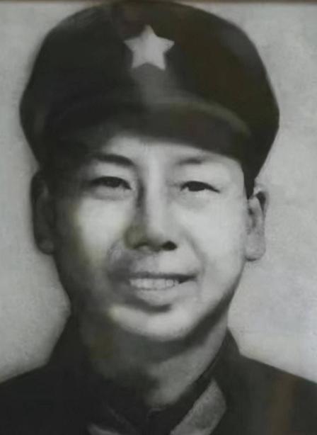 1979年，我军战士何源海在对越反击战中，中弹牺牲被追为一等功臣。哪料，2年后，