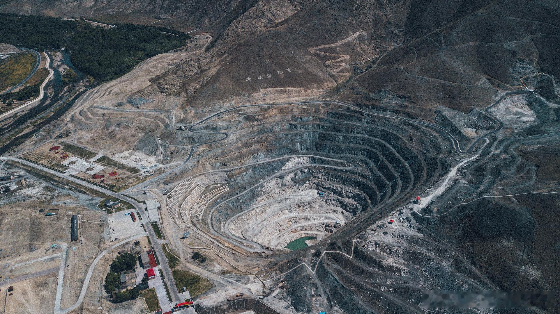 【全球矿业股飙升“：或开启新一轮超级周期】全球矿业股为何狂飙1月25日，全球矿