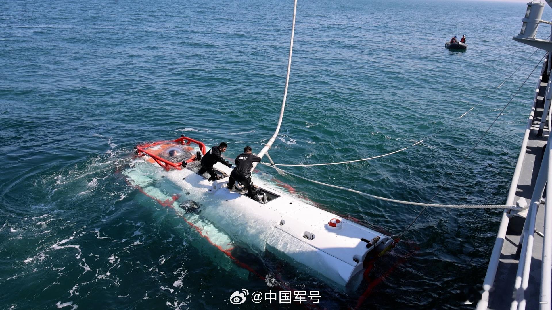 841西湖船出海训练大图，927型核潜艇综合救援船