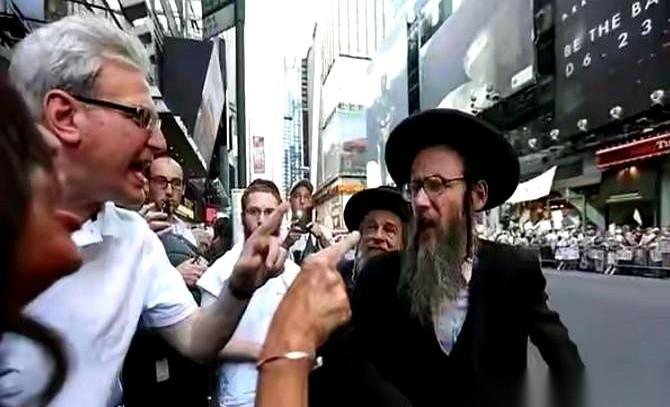 都说美国是昂撒集团的枪杆子，和犹太财阀的钱袋子在掰手腕。别逗了。这场牌局，早就