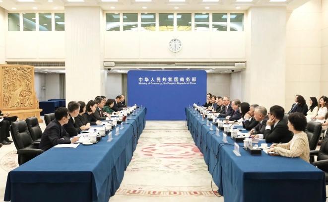 中国和美企谈妥了！6月17日，国际贸易谈判代表兼副部长李成钢，会见了中国美国商会