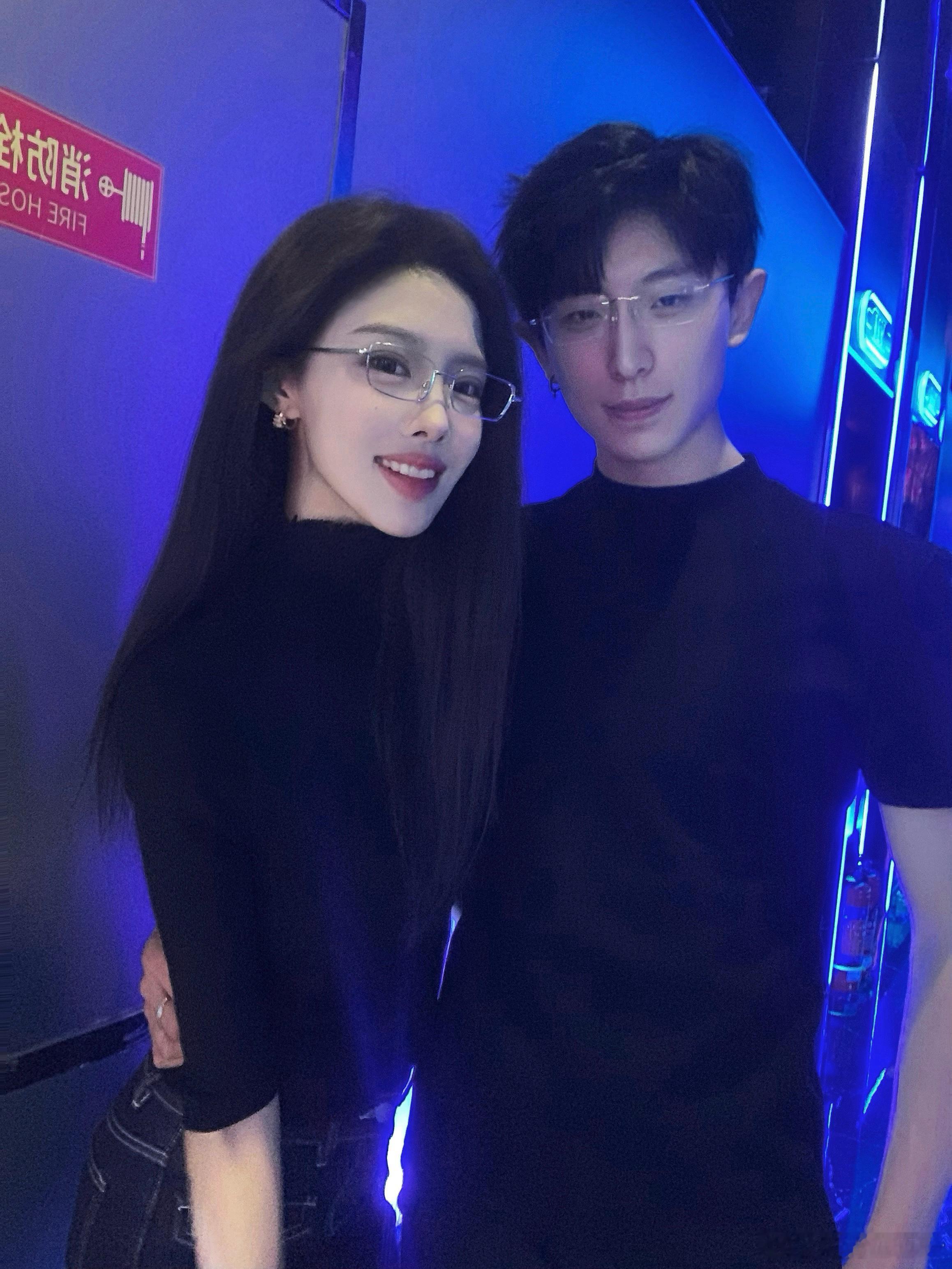 不脱衣服看着像体制内脱了衣服…