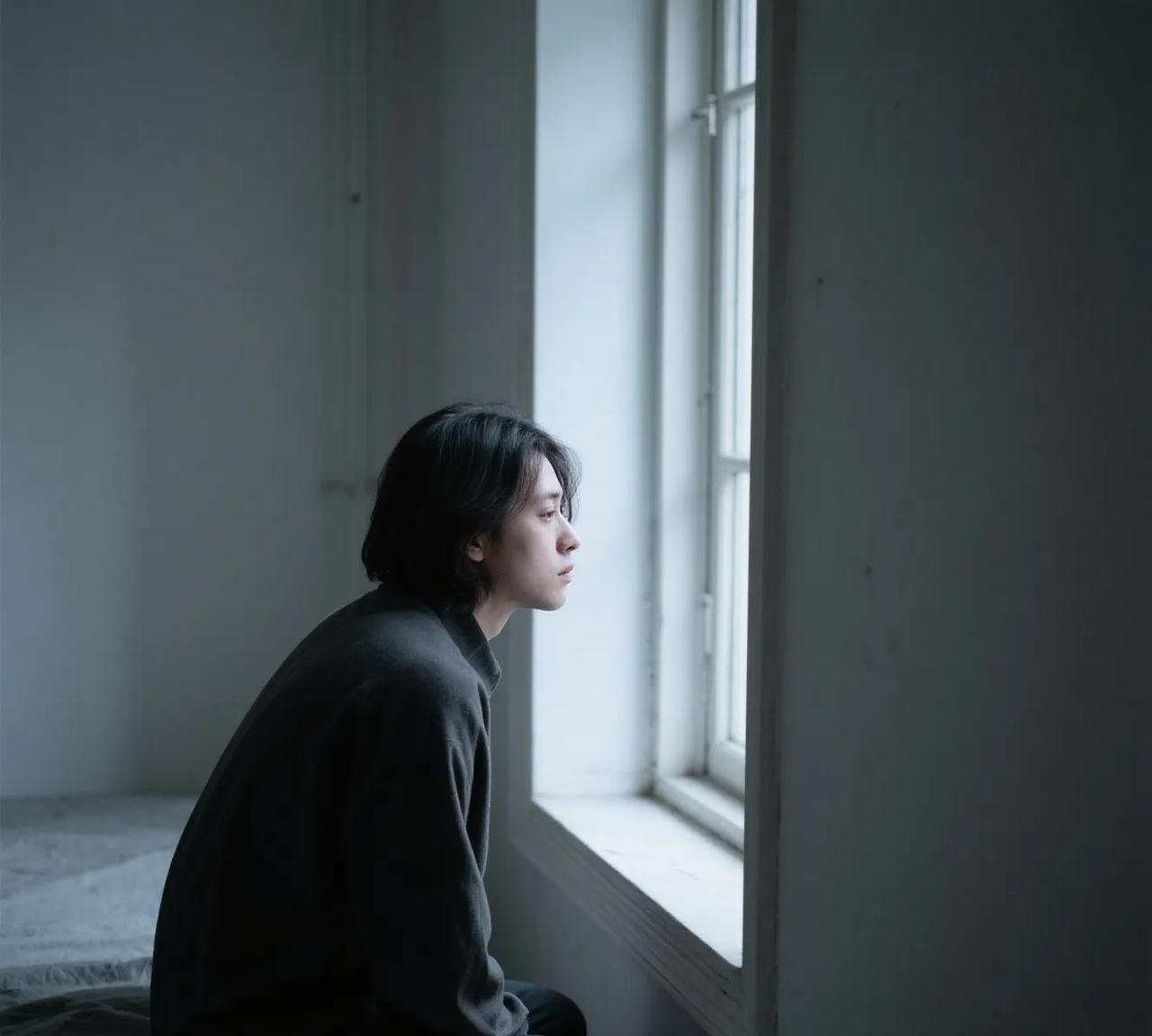 深夜吃到同事的惊天大瓜，看似恩恩爱爱的女同事，实际已经离婚一个月了。晚上不是她自