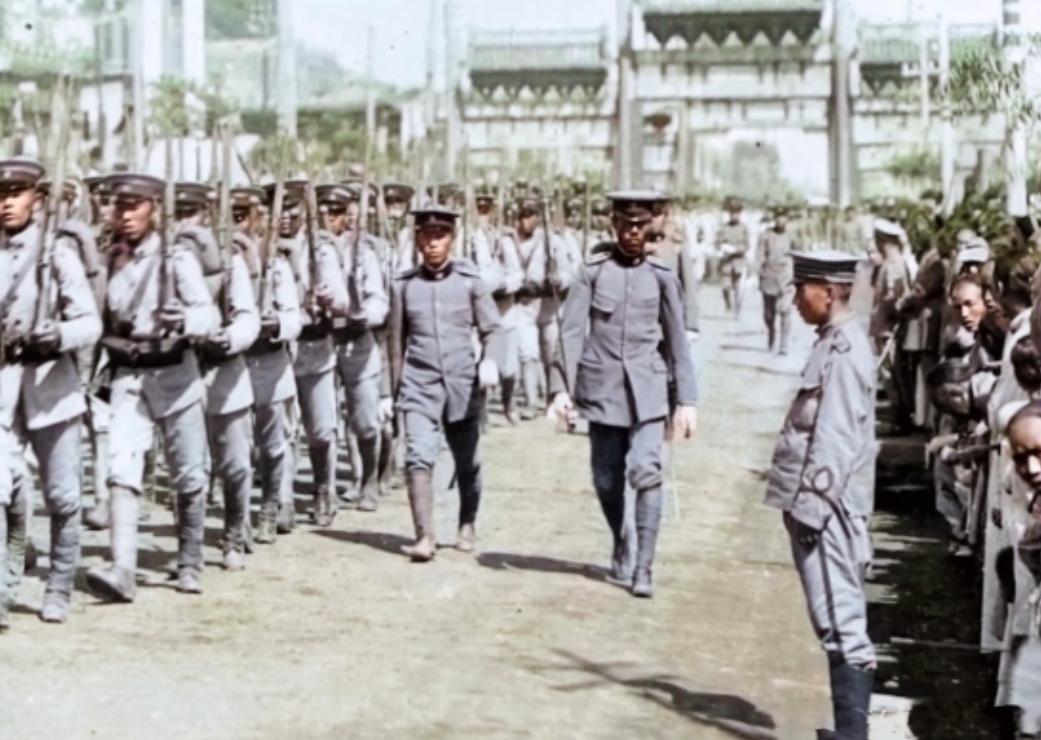 清末新军改革，一镇就是现在的一个师，清廷本来铆足劲要练36个死忠师，结果到武昌起